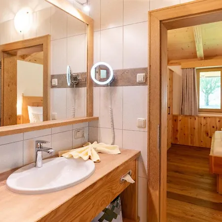Wellness Mit Whirlpool Und Sauna Bei Salzburg Und Berchtesgaden Appartamento